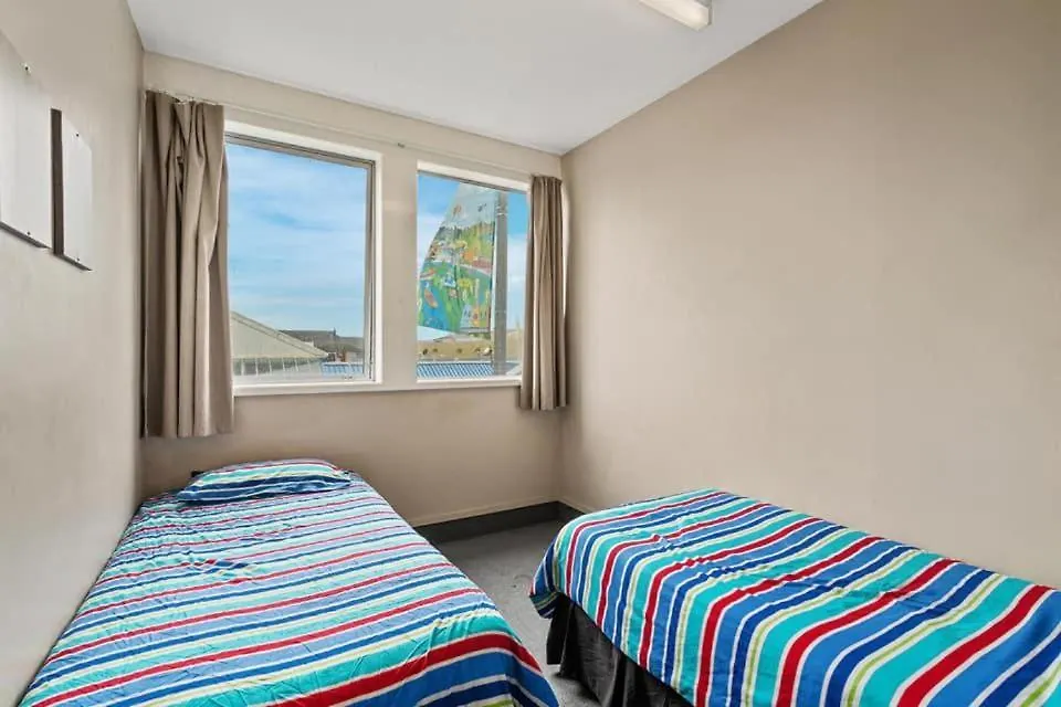 Christchurch Backpackers And Cafe Hostel